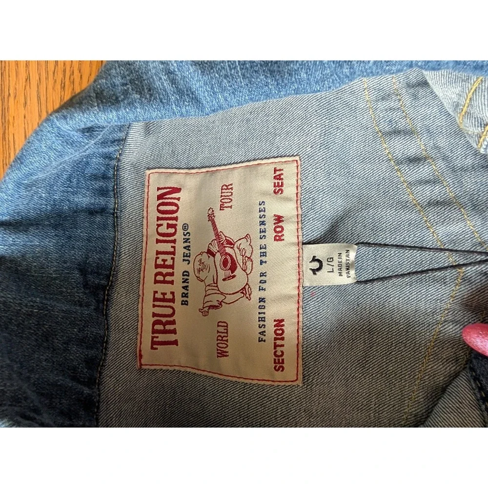 True Religion Men's Blue Denim Trucker Jacket Logo Back Pockets Sz Lrg NWT